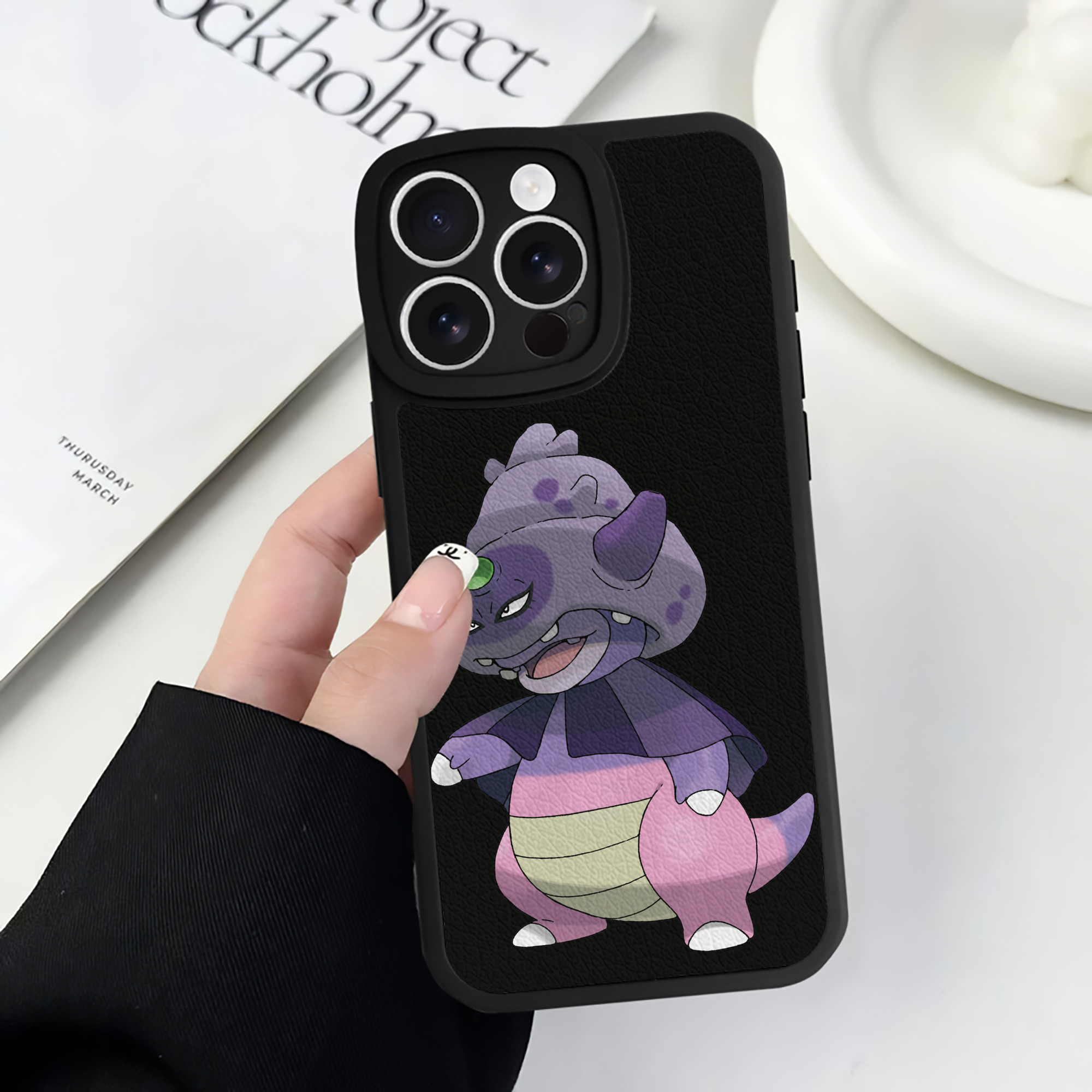 （画像用） ポケットモンスター Pokémon 【iPhone 16シリーズ対応】シリコンスマホケース（レザー調） 材質：シリコン
